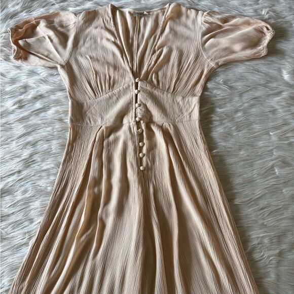 ASOS DESIGN crinkle tea jumpsuit with puff sleeve in stone - Picture 4 of 8